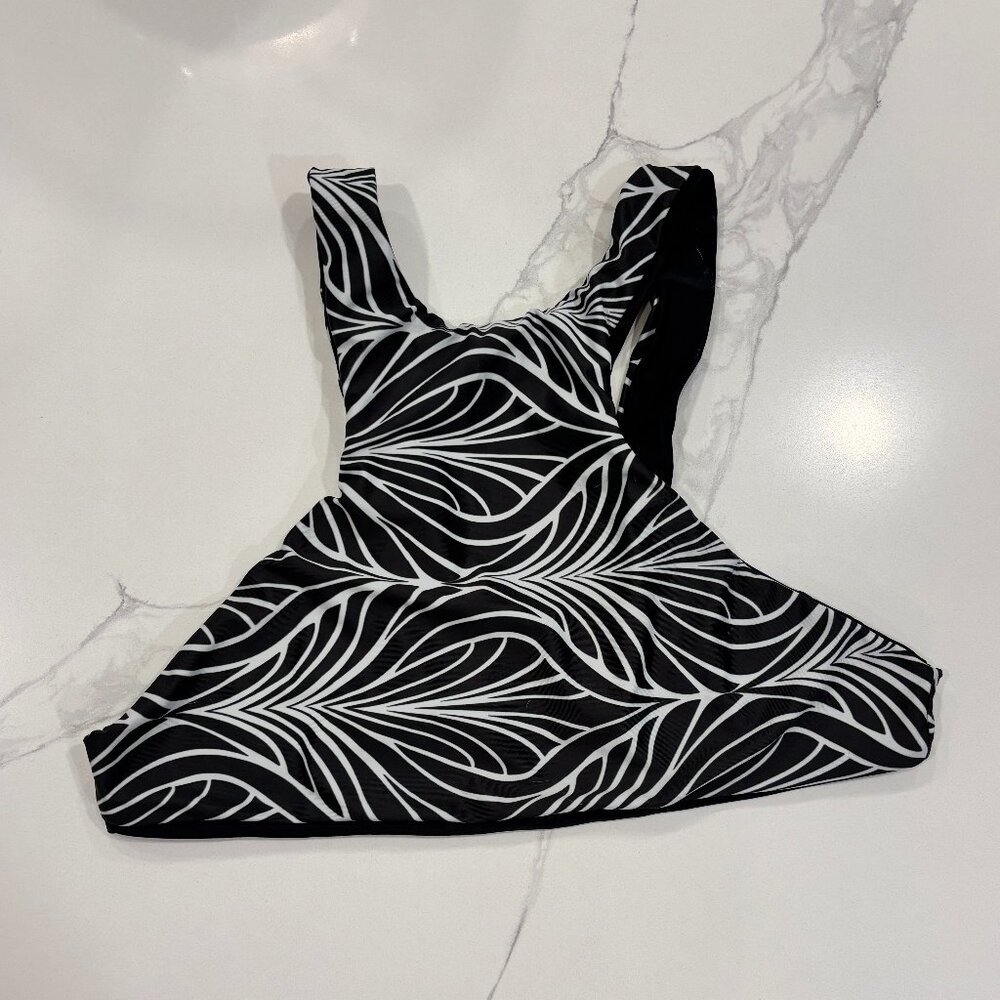 ❤️‍🔥 2/$10 Sporty Crop Bikini Top — Black — Multiple Sizes Available